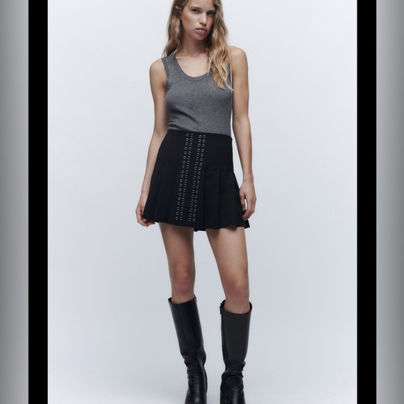 Zara metallic ring eyelets detail pleated mini skirt - Picture 4 of 12